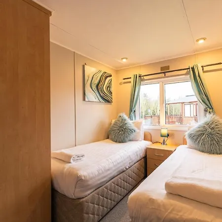 Woodland With Hot Tub *