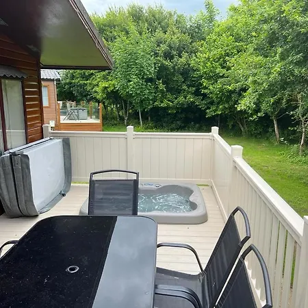 Woodland With Hot Tub Malton